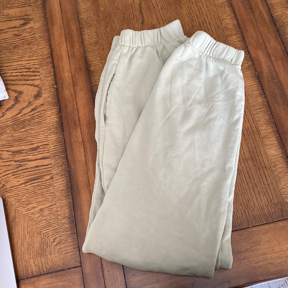 Brandy Melville sage green sweatpants 1SZ